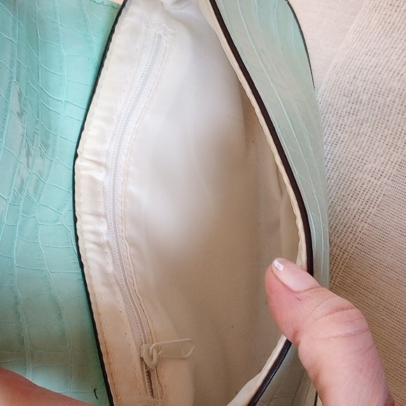 VTG Guess Curved Shoulder Patent Leather Bag Color: Mint Green - Picture 9 of 16